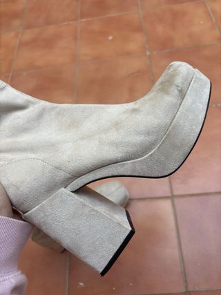 Botas de tacón beige