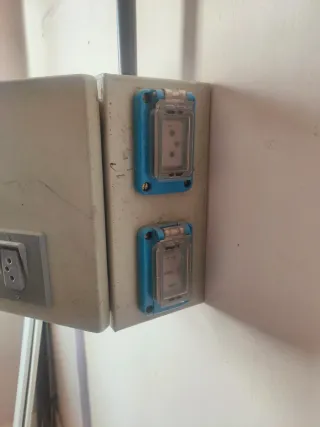 Cajas de conexión e interruptores