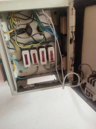 Cajas de conexión e interruptores