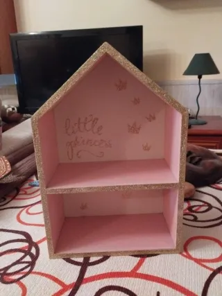 Estantería Casa Rosa y Dorada