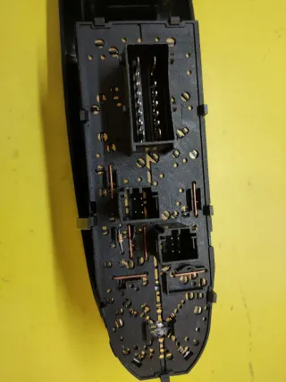 BOTONERA ELEVALUNAS PEUGEOT 406 BERLINA