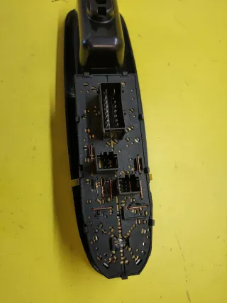 BOTONERA ELEVALUNAS PEUGEOT 406 BERLINA