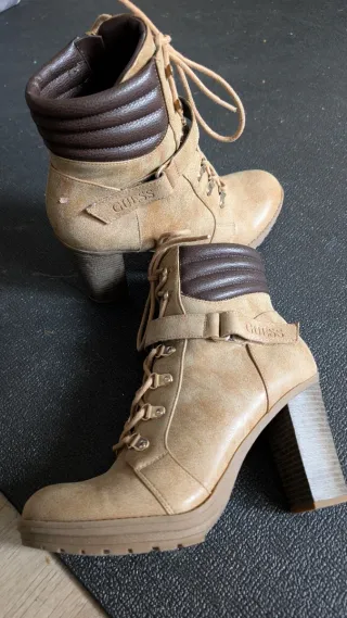 Botines Guess Beige y Marrón
