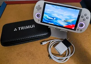 Trimui Smart Pro Blanca + Tarjeta 128GB Extreme.