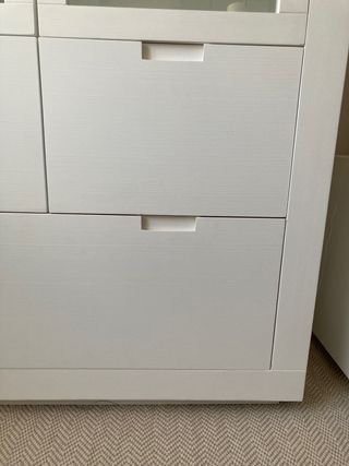 Vitrina madera lacada blanco con puertas cristal