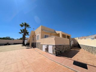 Casa adosada en venta en Nueva Torrevieja - Aguas Nuevas en Torrevieja