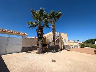 Casa adosada en venta en Nueva Torrevieja - Aguas Nuevas en Torrevieja