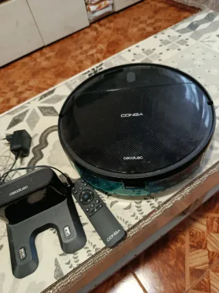 Aspirador Conga Cecotec con base y mando