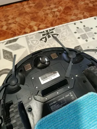 Aspirador Conga Cecotec con base y mando