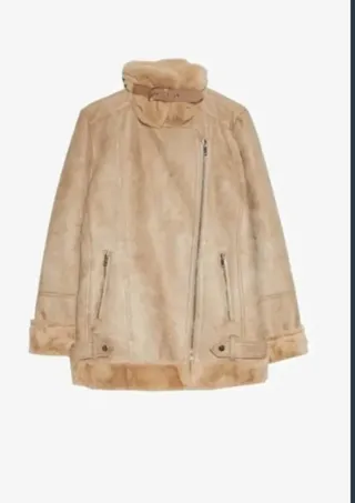 Abrigo piel vuelta Stradivarius beige