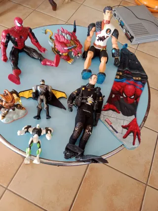 Action Figure Set - Spiderman, Batman, Robot