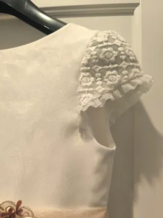 Vestido de Comunión Beige y Blanco(vale 390€)