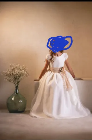 Vestido de Comunión Beige y Blanco(vale 390€)