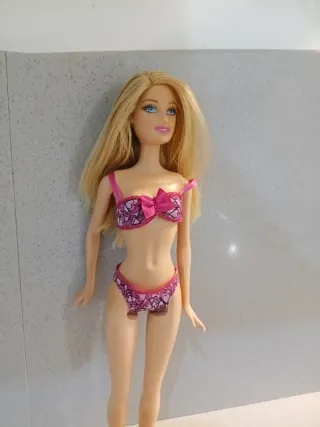 Barbie con bikini rosa
