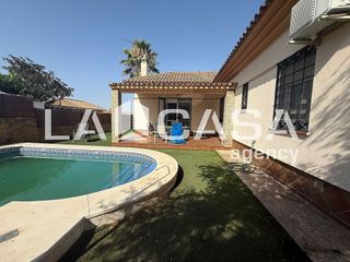 Chalet en venta en Montequinto en Dos Hermanas