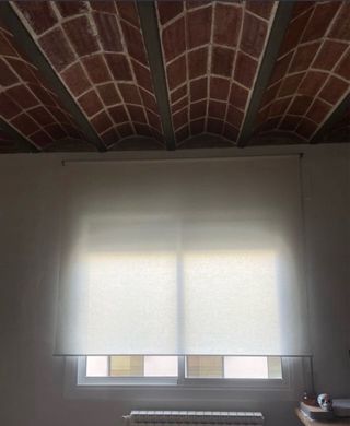 Estor enrollable blanco roto