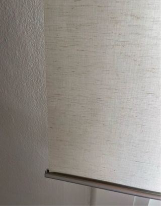 Estor enrollable blanco roto