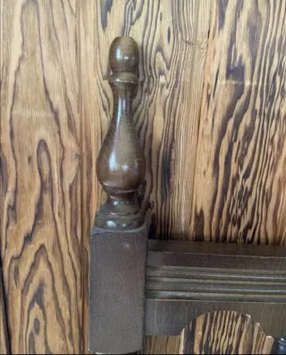 Dos cabeceros de madera estilo castellano