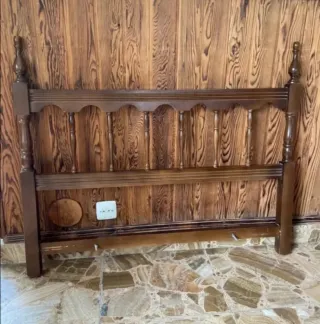 Dos cabeceros de madera estilo castellano