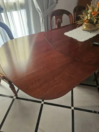 Mesa extensible y 6 sillas madera maciza
