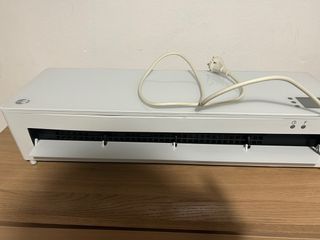 Estufa eléctrica blanca