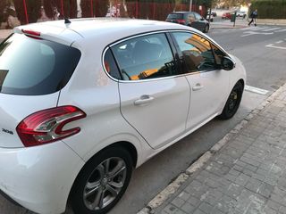 Peugeot 208 - 123.000km - 2014
