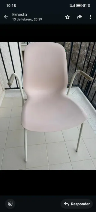 6 Sillas de plástico y hierro