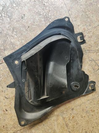 Embellecedor capo toma aire Peugeot 206