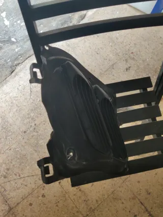 Embellecedor capo toma aire Peugeot 206