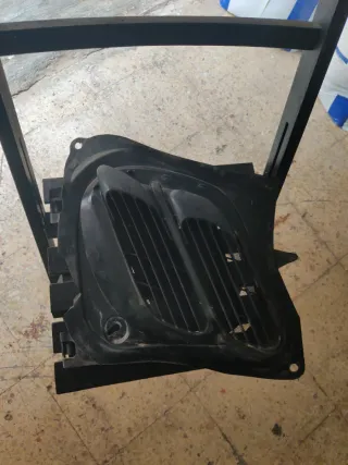 Embellecedor capo toma aire Peugeot 206