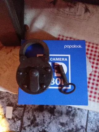 Candado antiguo de metal