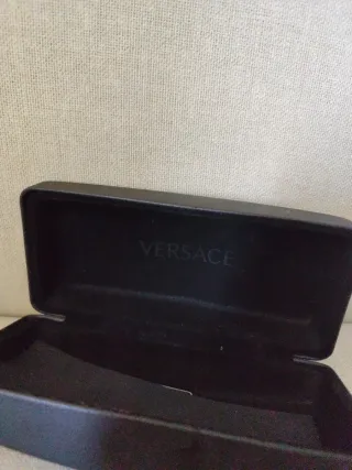 Caja de gafas Versace negra