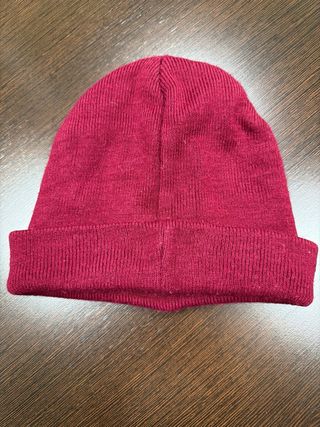 Gorro de lana granate con letra Y