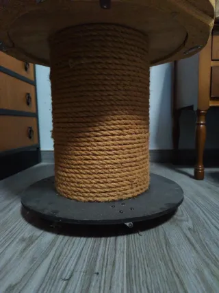 Mesita auxiliar rústica madera y yute