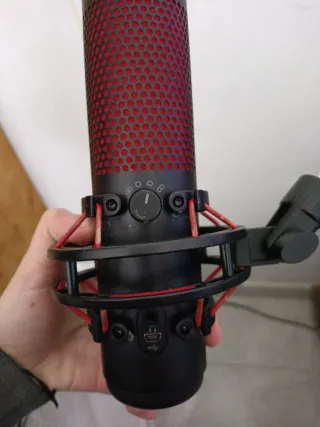 Micrófono HyperX con soporte