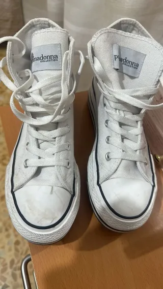 N.2 paia di Scarpe stile Converse