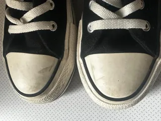 N.2 paia di Scarpe stile Converse