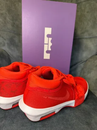Nike LeBron Witness Scarpe Rosse Tg 40.5