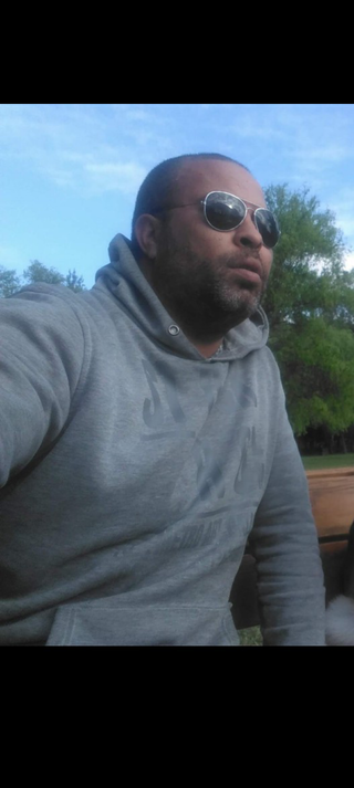 Hola , tengo 40a y busco empleo