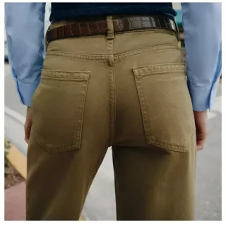 Pantalón ancho beige con cinturón