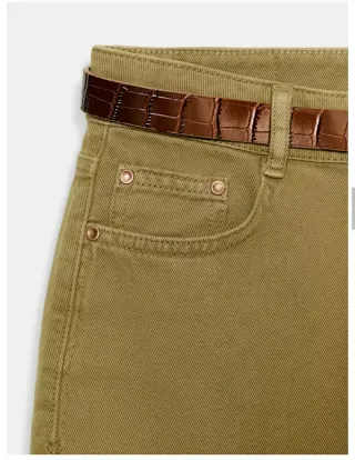 Pantalón ancho beige con cinturón