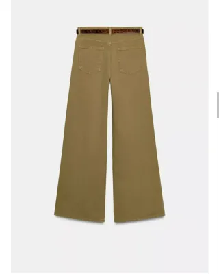 Pantalón ancho beige con cinturón