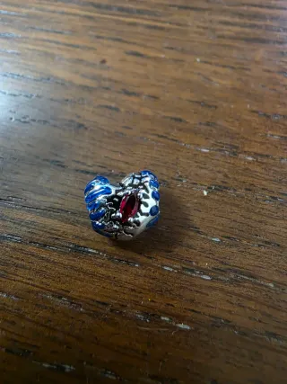 Abalorio Plata Corazón Stranger Things.