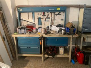 Banco de herramientas HEED con tornillo