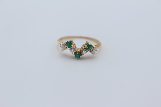 Anillo pico verde de oro 18k ,1,36gr Ref .G-037.