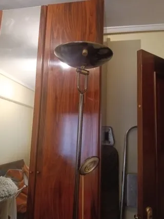 Lámpara de pie metal dorada y plateada