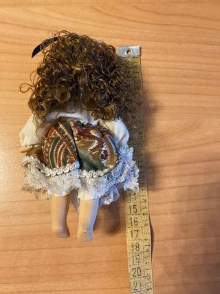 Bambola in porcellana vintage