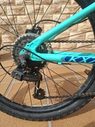 Bicicleta Monty 24 color amarillo y turquesa