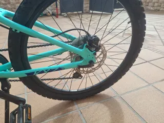 Bicicleta Monty 24 color amarillo y turquesa