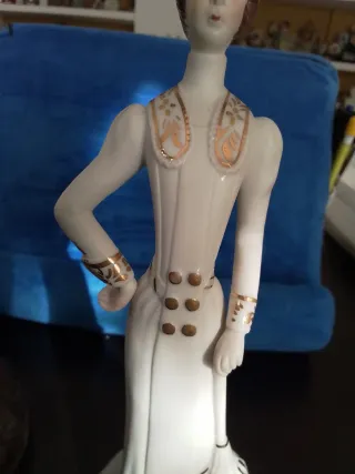 Figura porcelana mujer antigua Galos